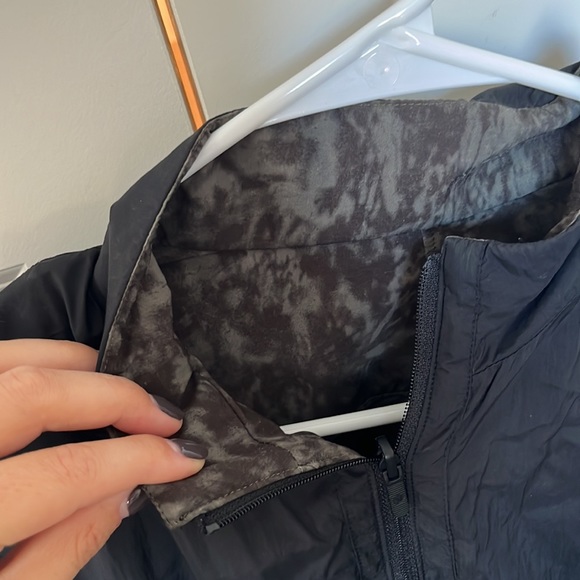 Lululemon Reversible Wind Jacket - Picture 4 of 6